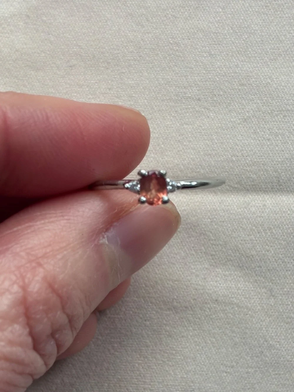 Delicate silver ring featuring a tourmaline - Picture 2 of 4